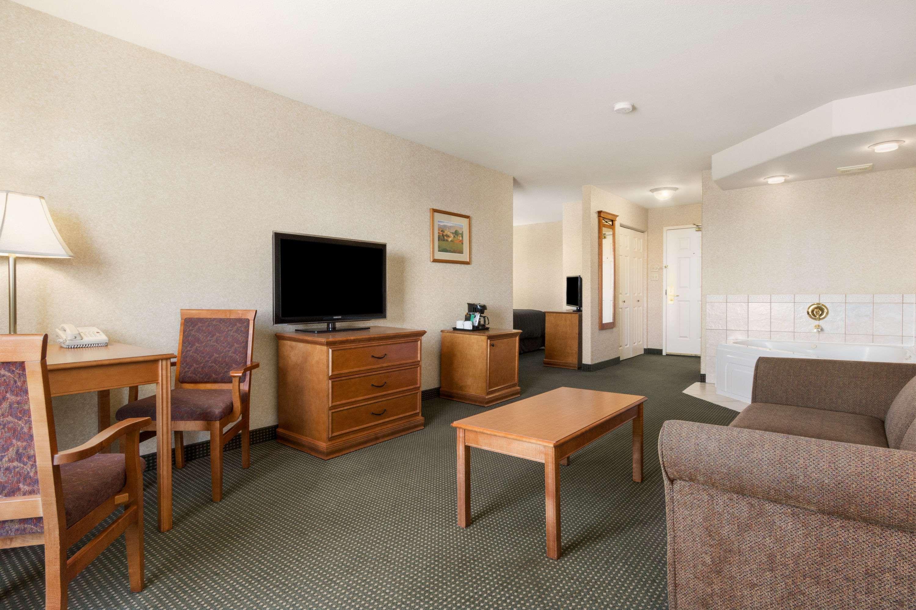 Days Inn By Wyndham Saskatoon Eksteriør billede